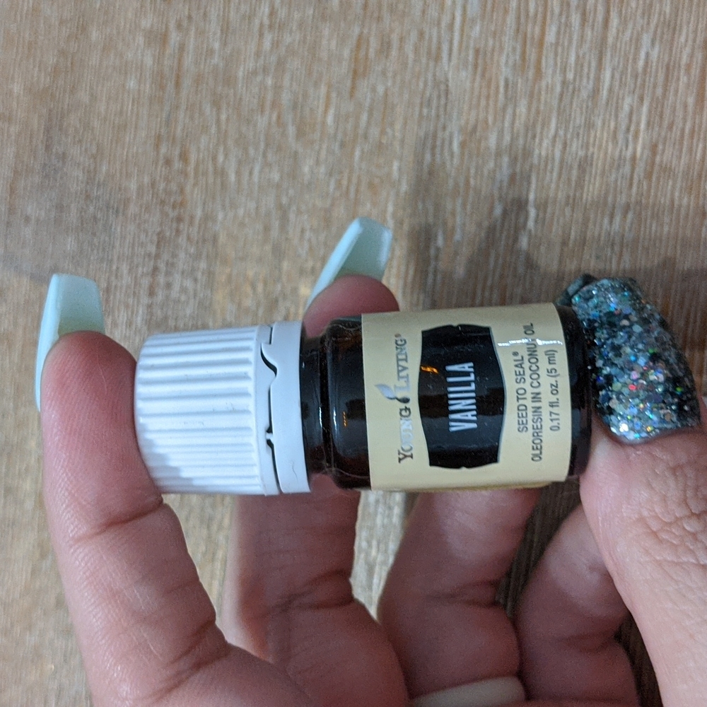 Young Living vanilla essential oil, 5 ml